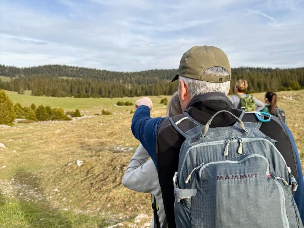 Participants lors d’une sortie nature dans le Jura vaudois avec les Rangers